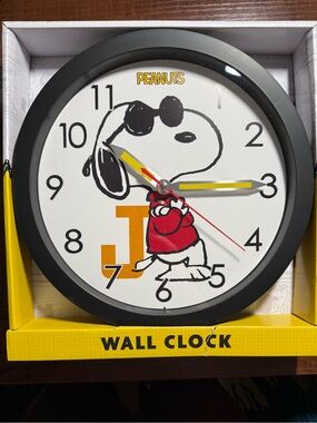 Peanuts Snoopy Wall Clock - Analog *NWT